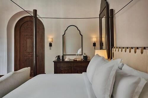 Four Seasons Hotel&residences Hotel